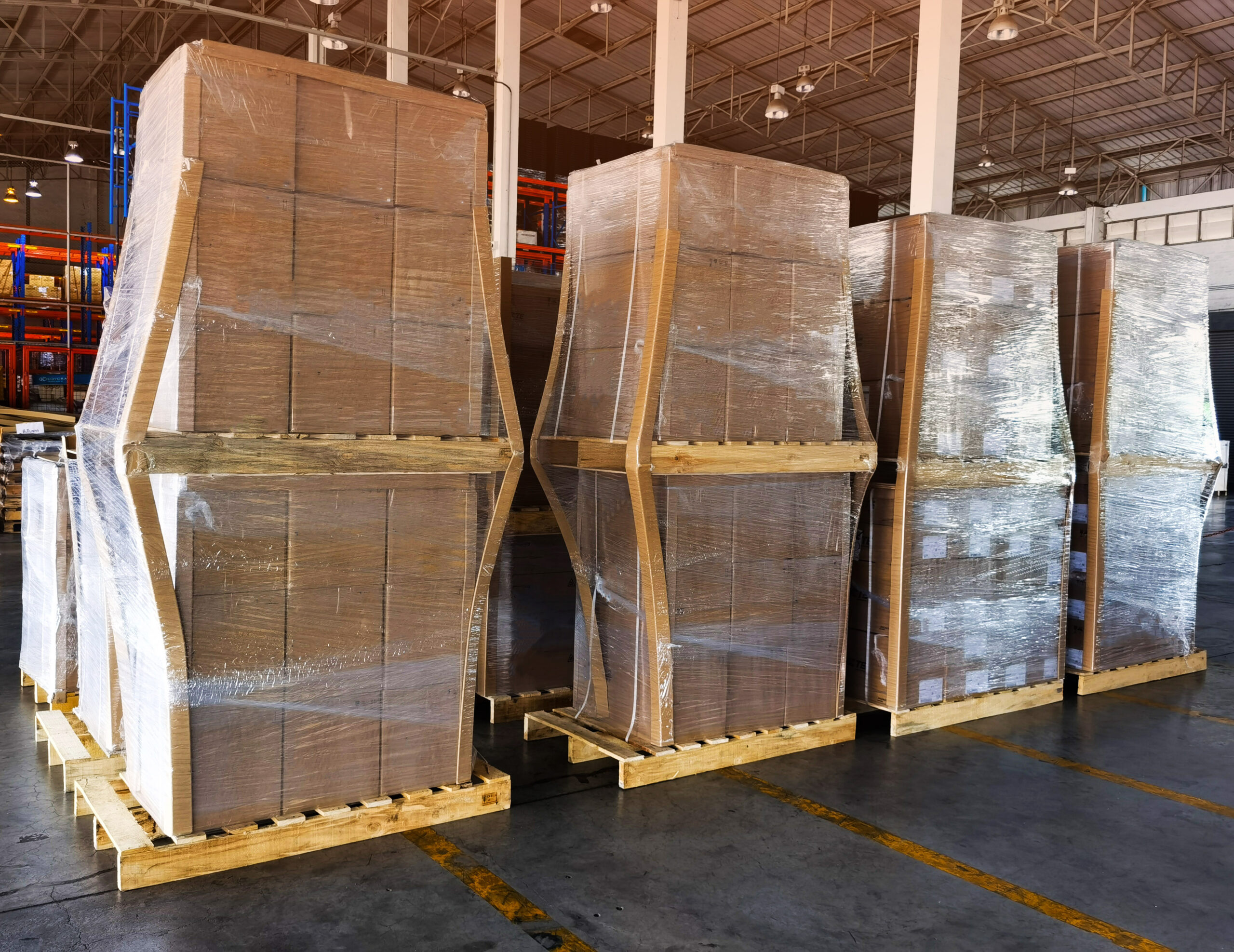 Shipment,Cartons,Box,On,Pallets,And,Wooden,Case,On,Hand