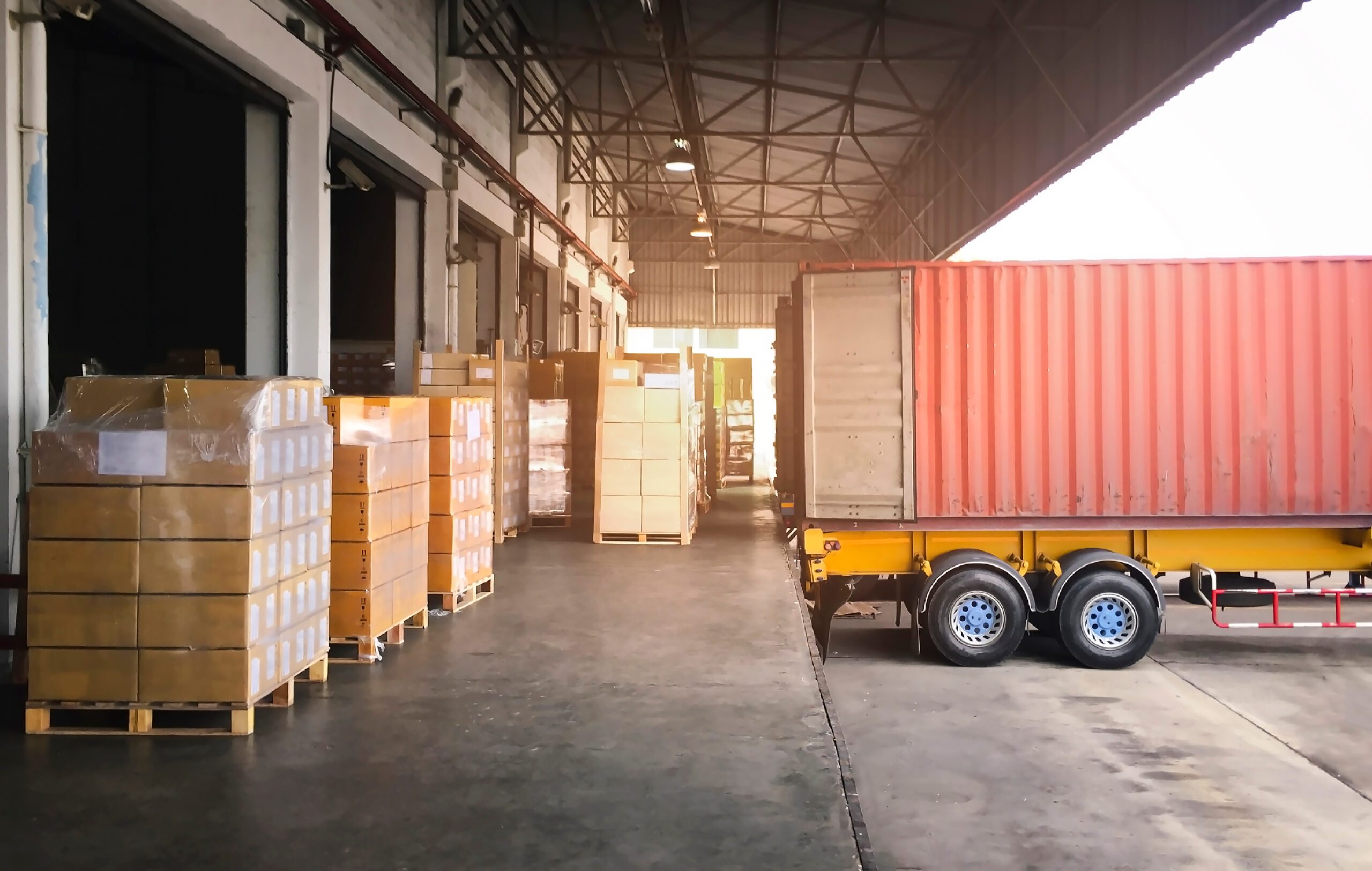 Shipping,Cargo,Container.trailer,Truck,Parked,Loading,Package,Boxes,At,Dock